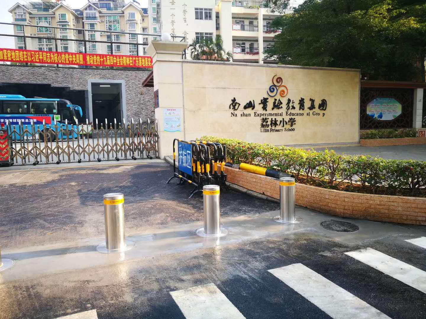 深圳小学门口升降防撞柱