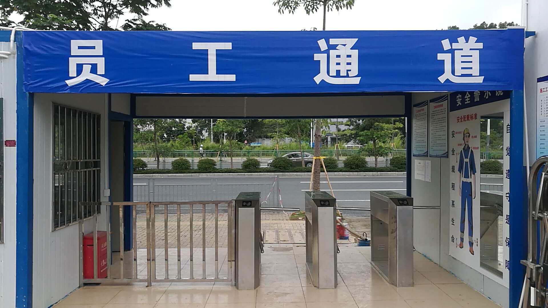 颐安都会中央五期三辊闸应用.jpg