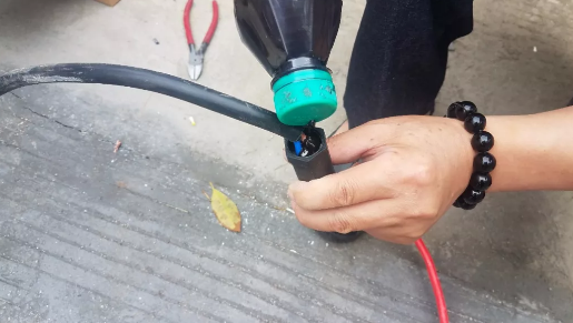 使用电工胶做防水处理。.png